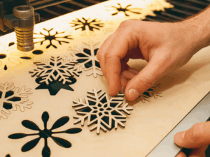 Laserski razrez in graviranje